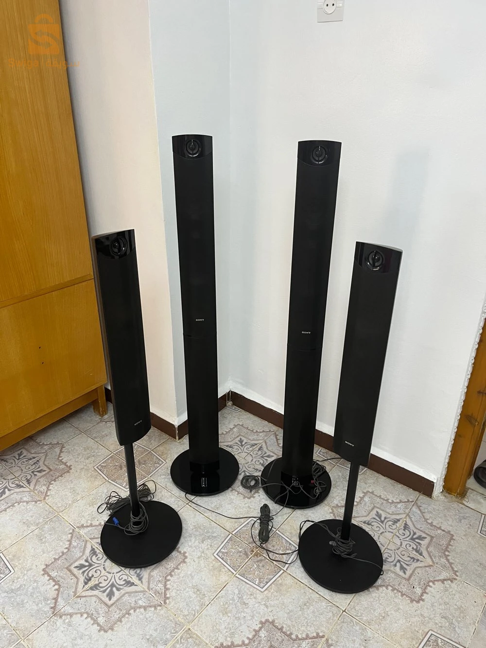 Le système de cinéma maison représenté est le Sony DAV-DZ840 (ou DAV-DZ840K/DAV-DZ840M), un ensemble audio vidéo 5.1.
