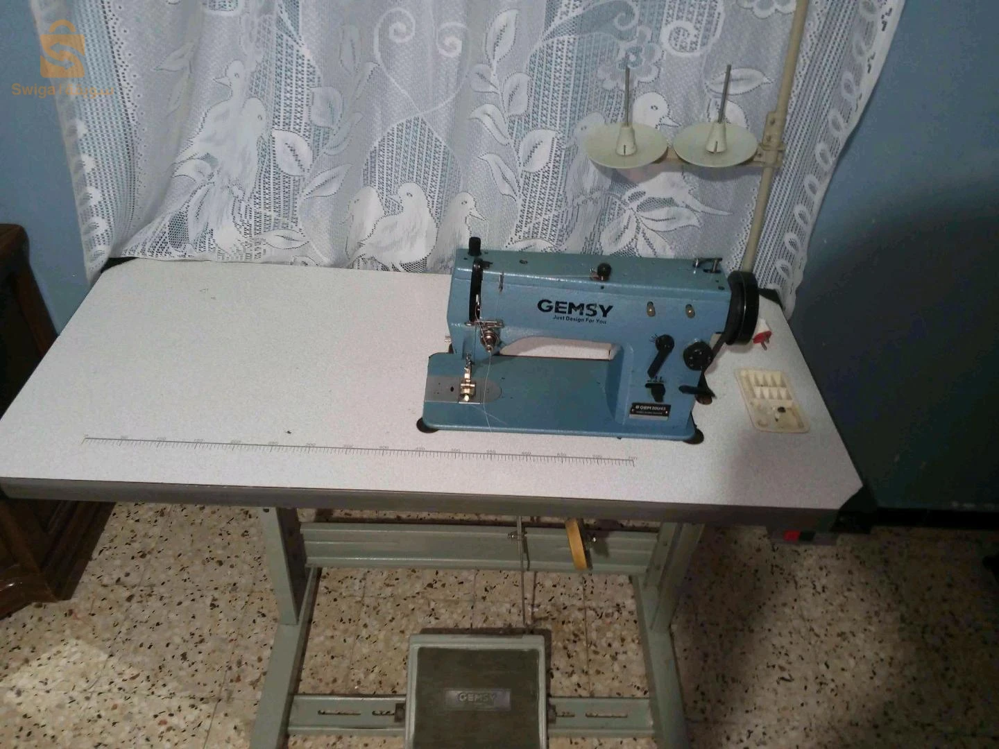 للبيع ماكينة خياطة صناعية GEMSY بحالة جيدة جدًا