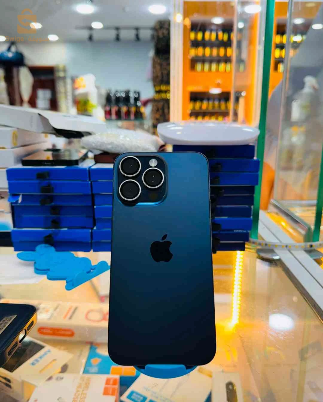 iphone 15 pro max turbo sim 
256g
batterie 94%
Était 10/10