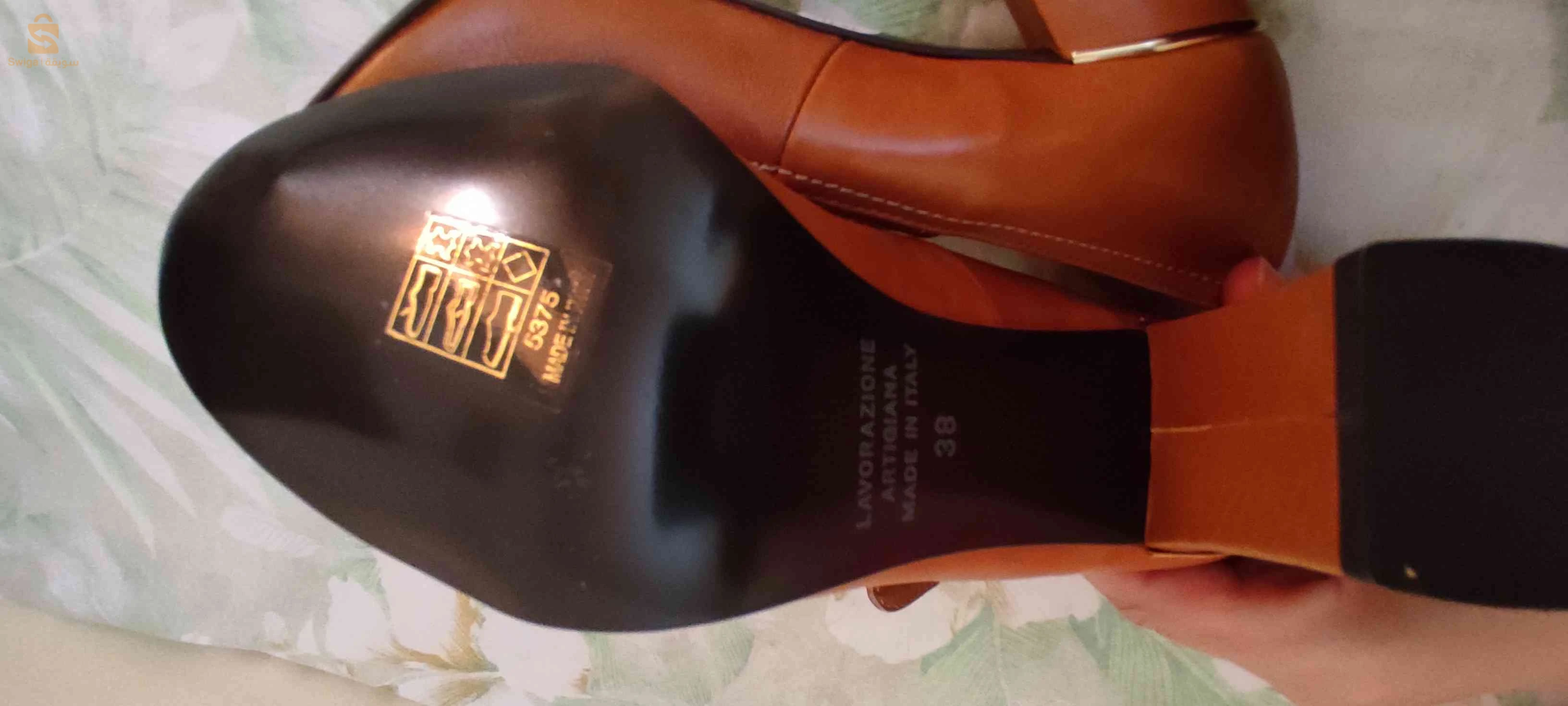vente une paire de chaussures neuve jamais portée Italienne vrai cuire