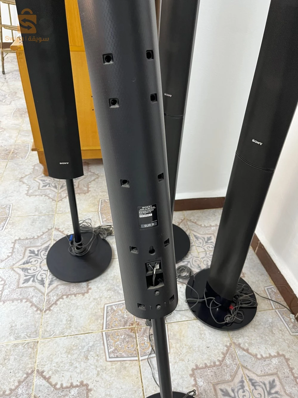 Le système de cinéma maison représenté est le Sony DAV-DZ840 (ou DAV-DZ840K/DAV-DZ840M), un ensemble audio vidéo 5.1.