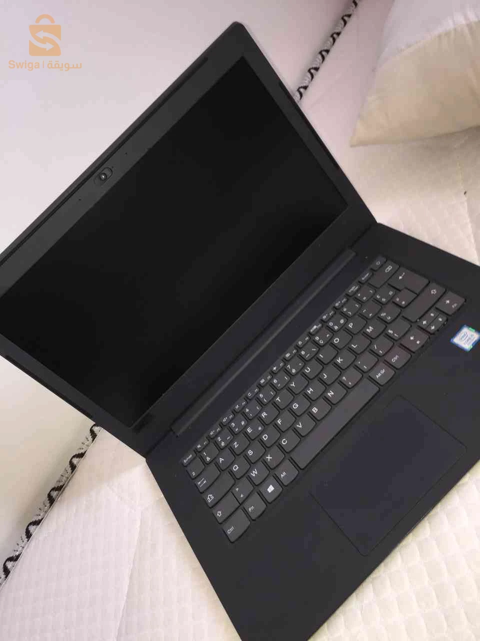 Pc avec sarjeure dorigine et le cartable