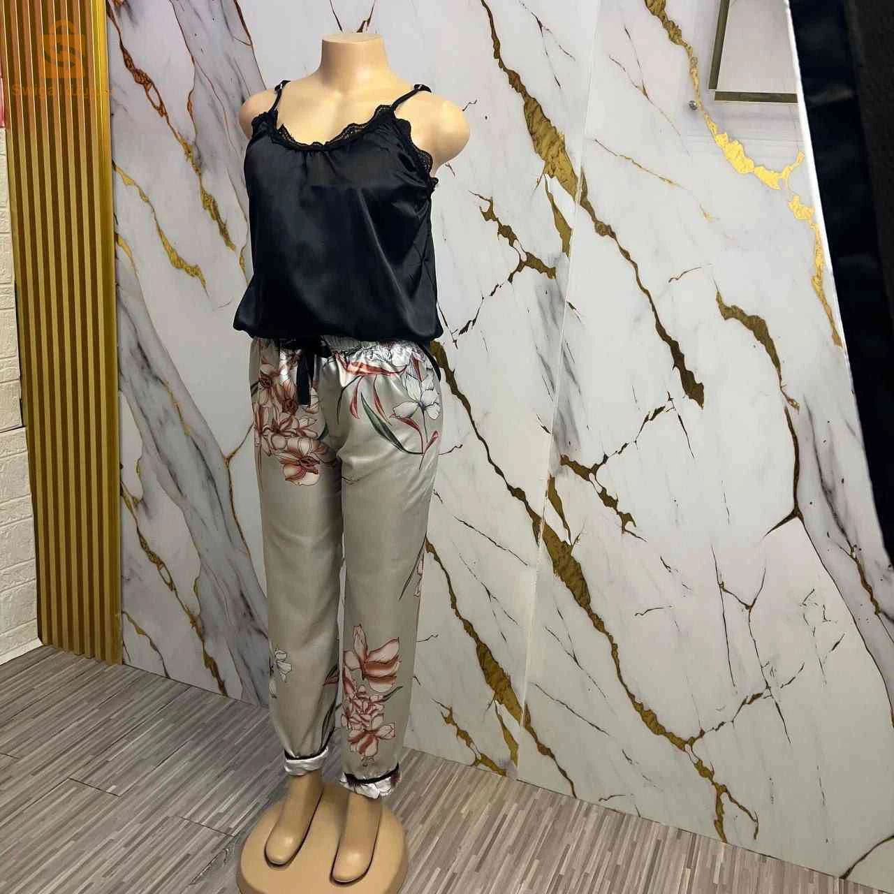 بيجامة ساتان نسائية ناعمة - مقاس كبير