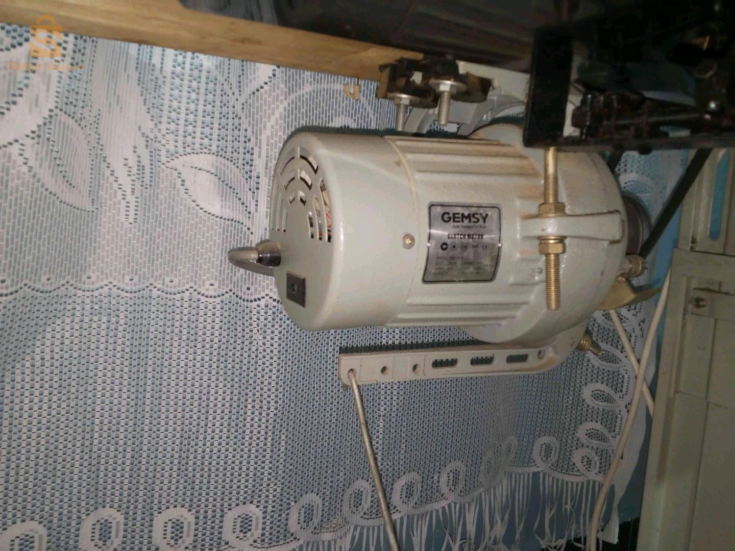 للبيع ماكينة خياطة صناعية GEMSY بحالة جيدة جدًا