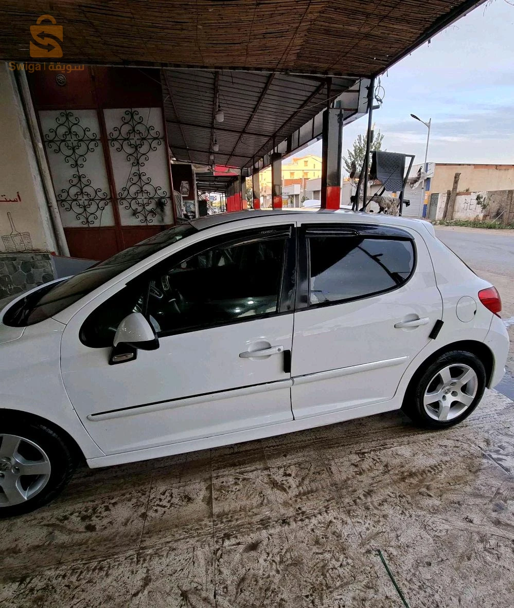 Peugeot 207 2013 TIPAZA