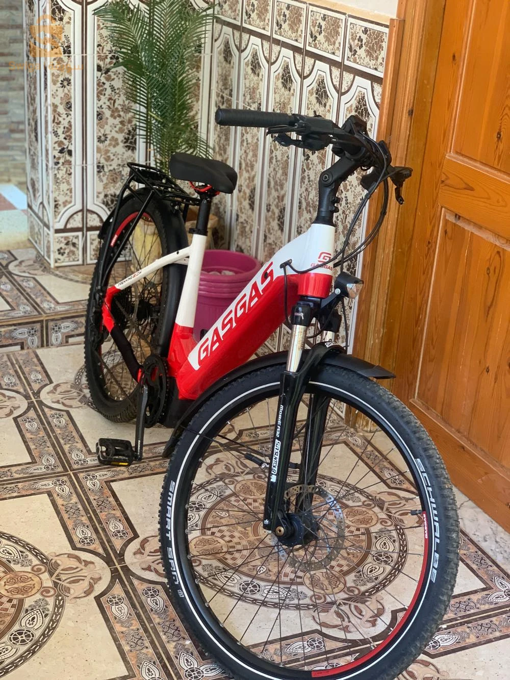 دراجة هوائية كهربائية مزودة بمحرك يامها
