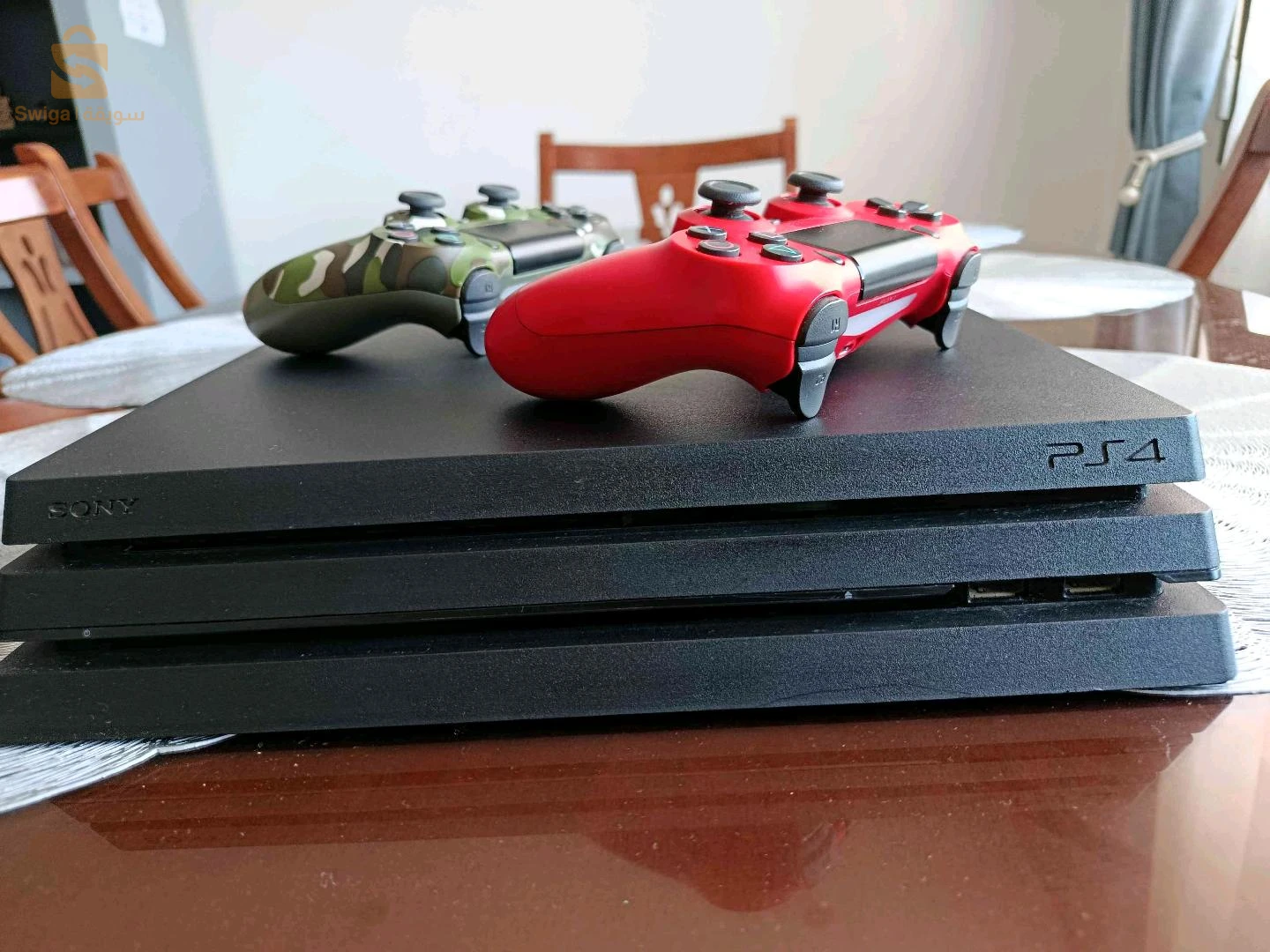 PS 4 pro online jami meftou7a + 4cd + casque + multi chrjeur+ Les cable التوصيل مجاني