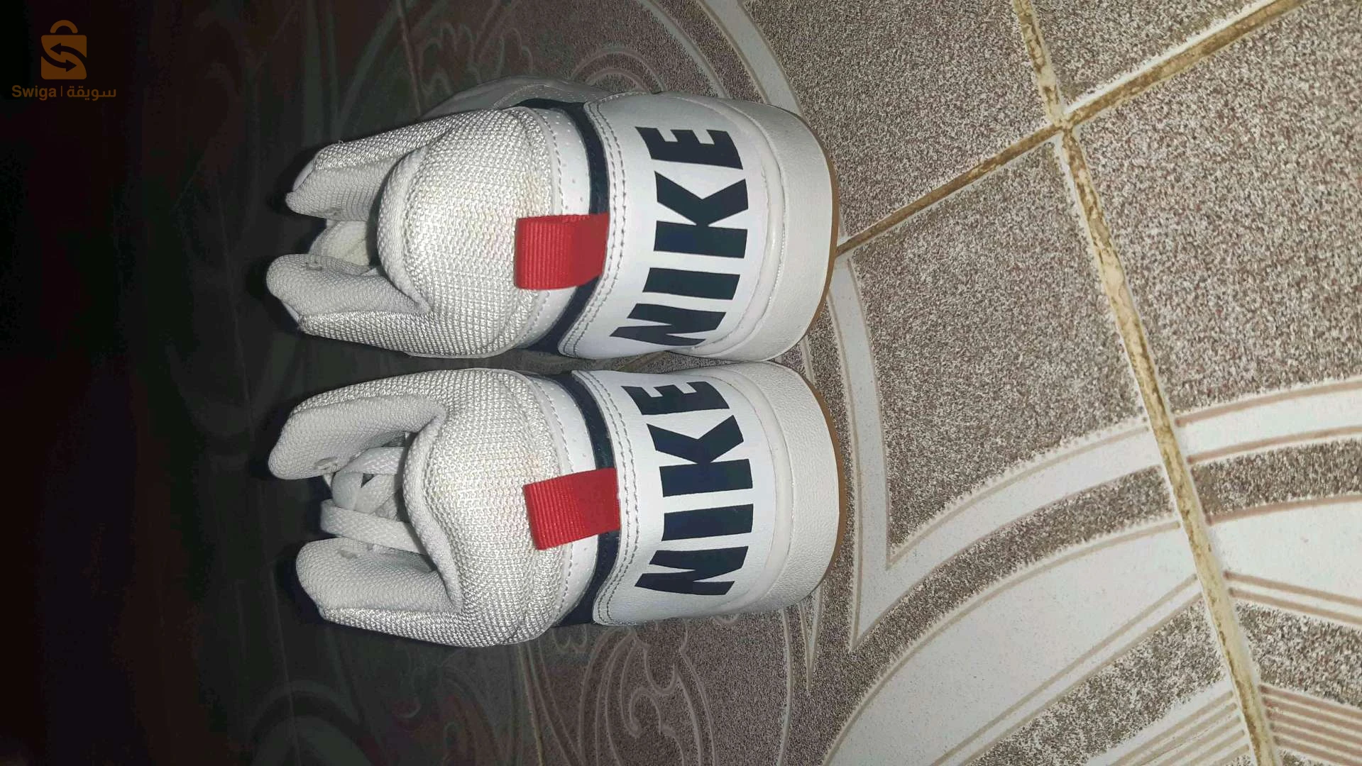 chaussures NIKE blanches