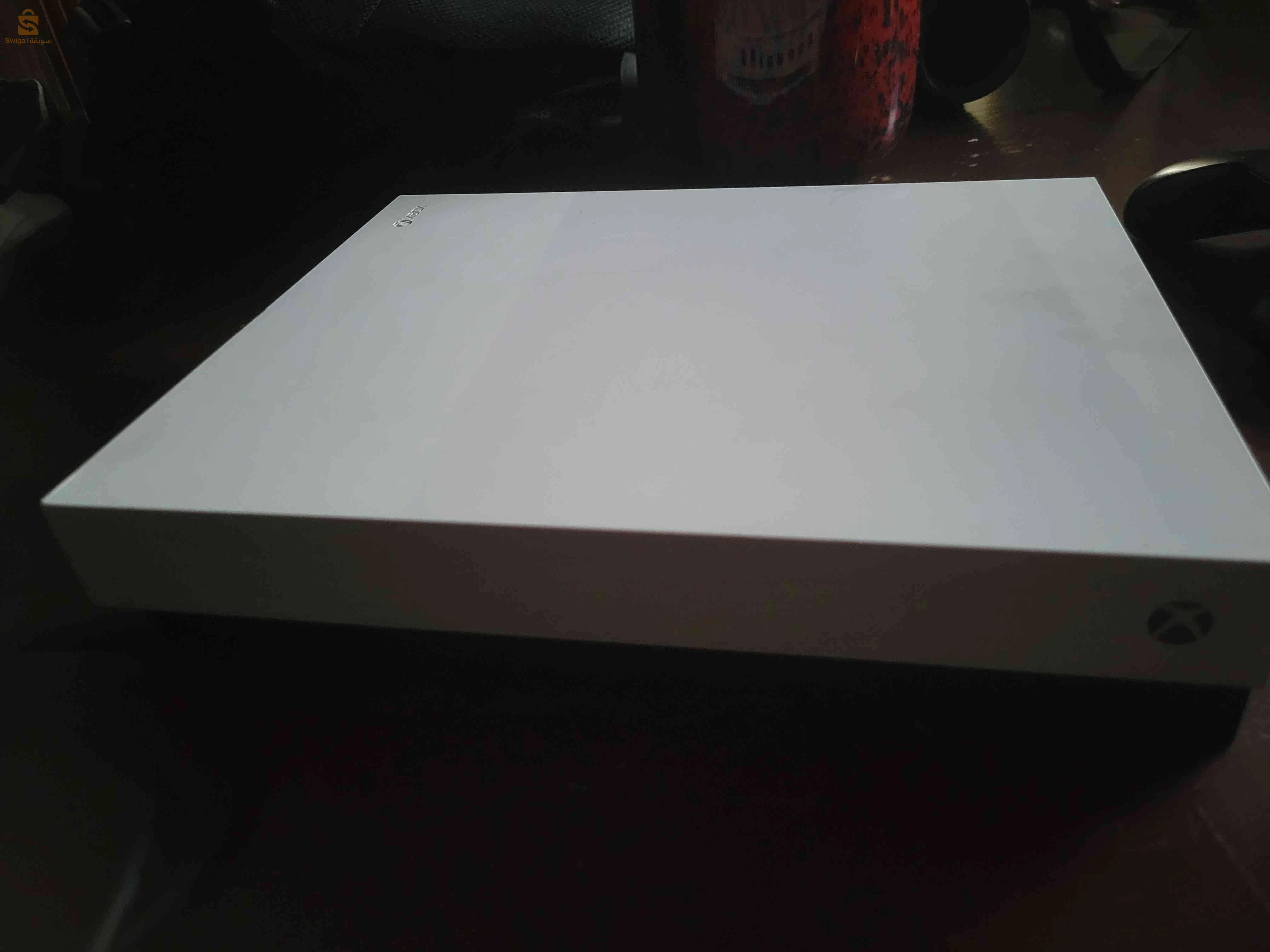 Xbox one X white edition
