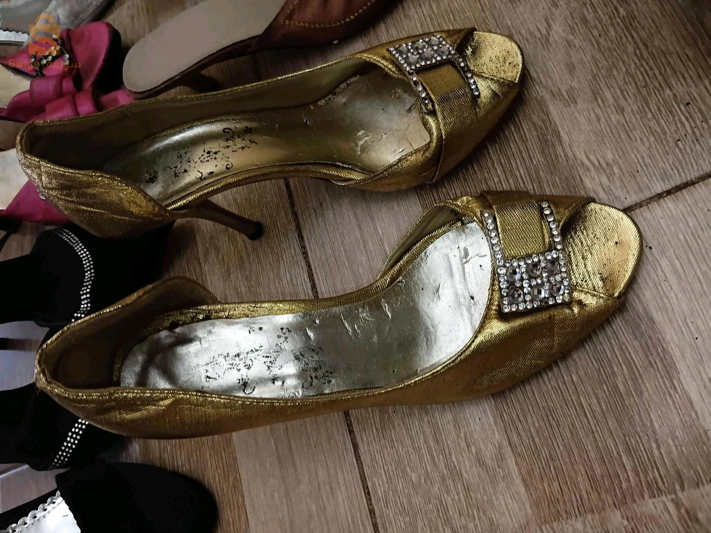 souliers et sandales femmes et filles. sortie et fêtes en bon état
