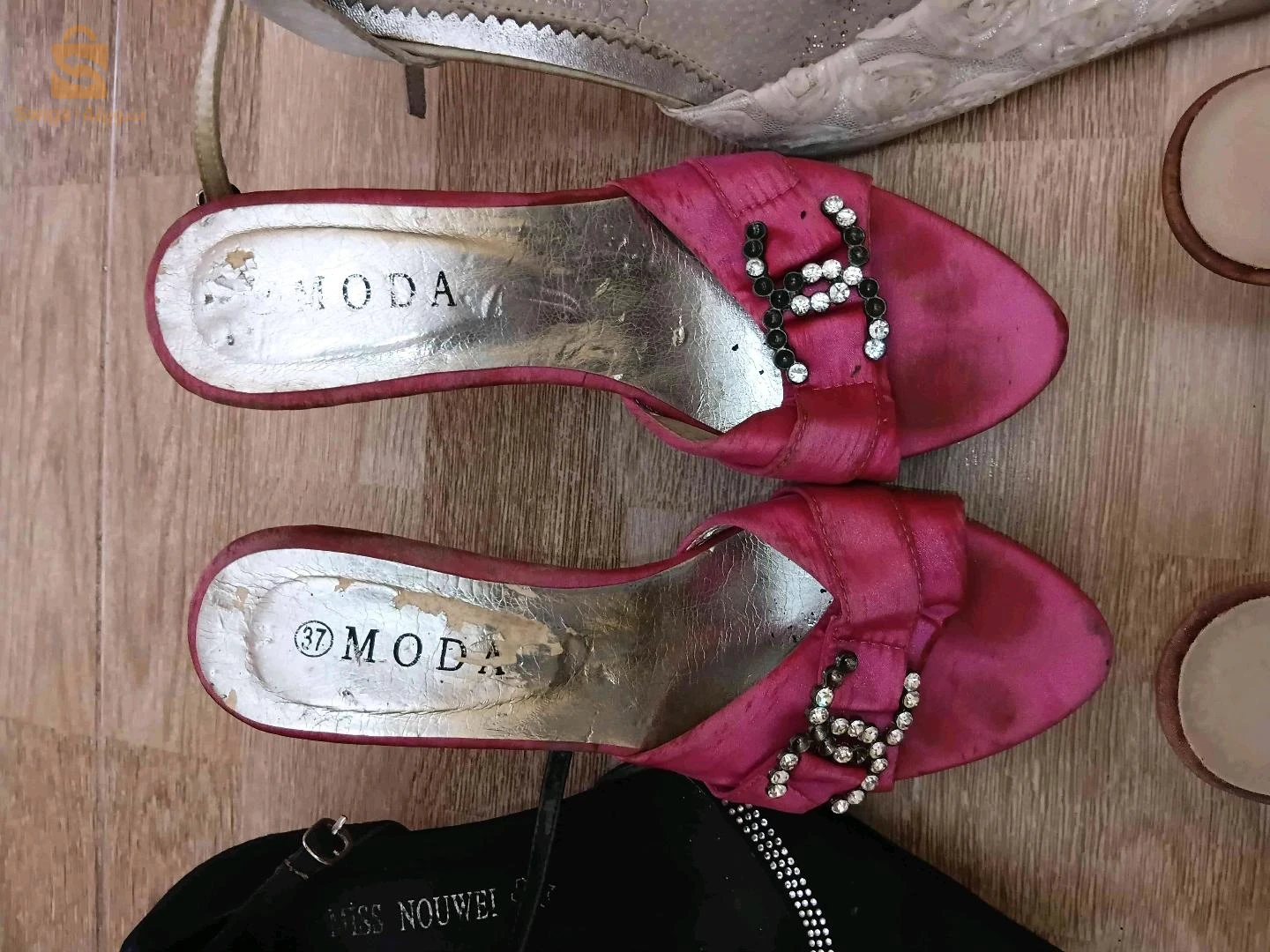souliers et sandales femmes et filles. sortie et fêtes en bon état