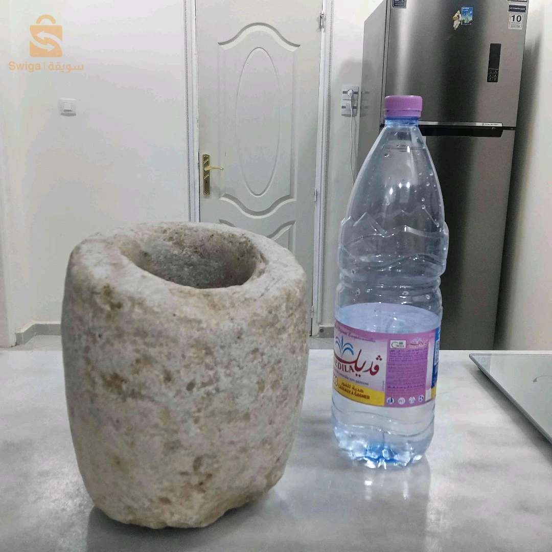 للبيع هاون حجري (مهراس) قديم من الحجر الطبيعي