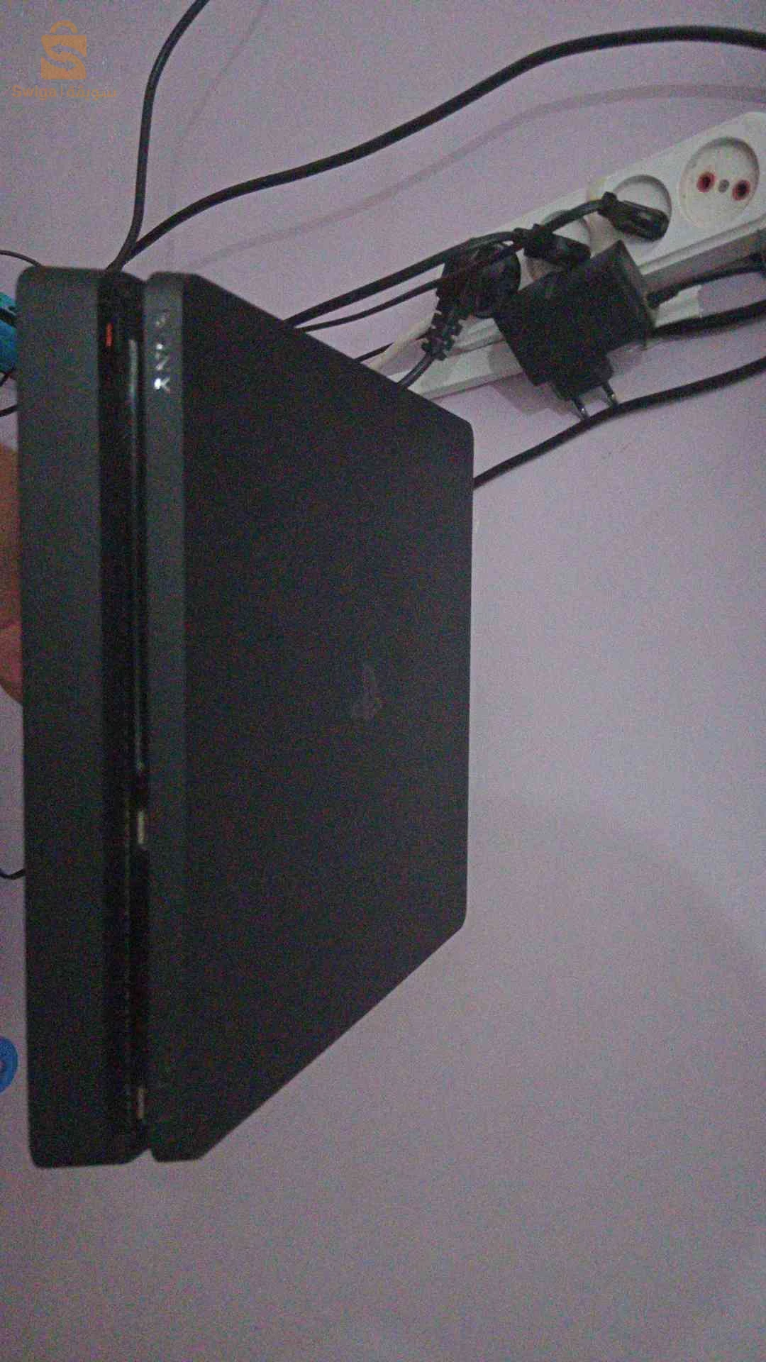 بيع جهاز PS4 Slim flachée