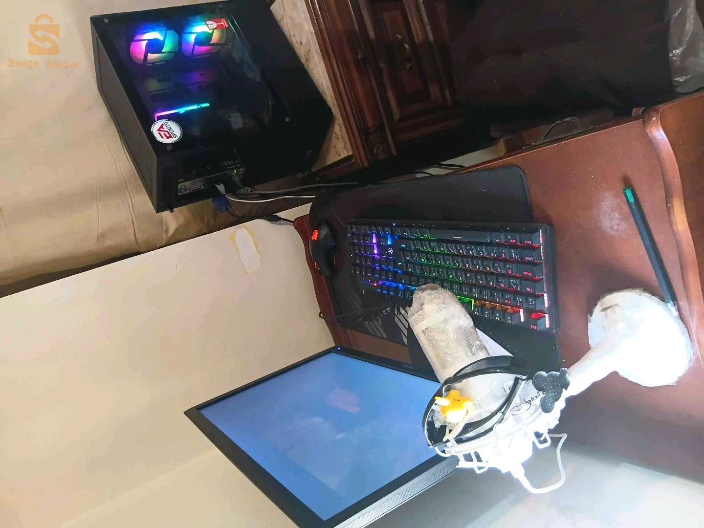 pc gamer 
carte mère:Msi B450 ma pro max
cpu : ryzen 5 pro 5650G  44.00 mhz 
Ram:8g.Hp.gaming.rgb.3600mhz+8g Apacer.3200mhz
Ssd: 128g adata +Hdd segate .500g
Psu: Gammax 700.watts.80 plus bronze 
Boîtier: Cooler Master+ 2 fans Rgb
