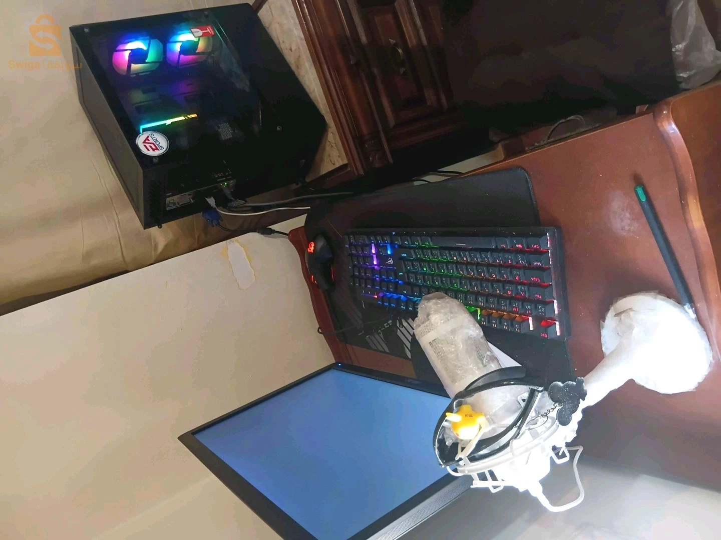 pc gamer 
carte mère:Msi B450 ma pro max
cpu : ryzen 5 pro 5650G  44.00 mhz 
Ram:8g.Hp.gaming.rgb.3600mhz+8g Apacer.3200mhz
Ssd: 128g adata +Hdd segate .500g
Psu: Gammax 700.watts.80 plus bronze 
Boîtier: Cooler Master+ 2 fans Rgb