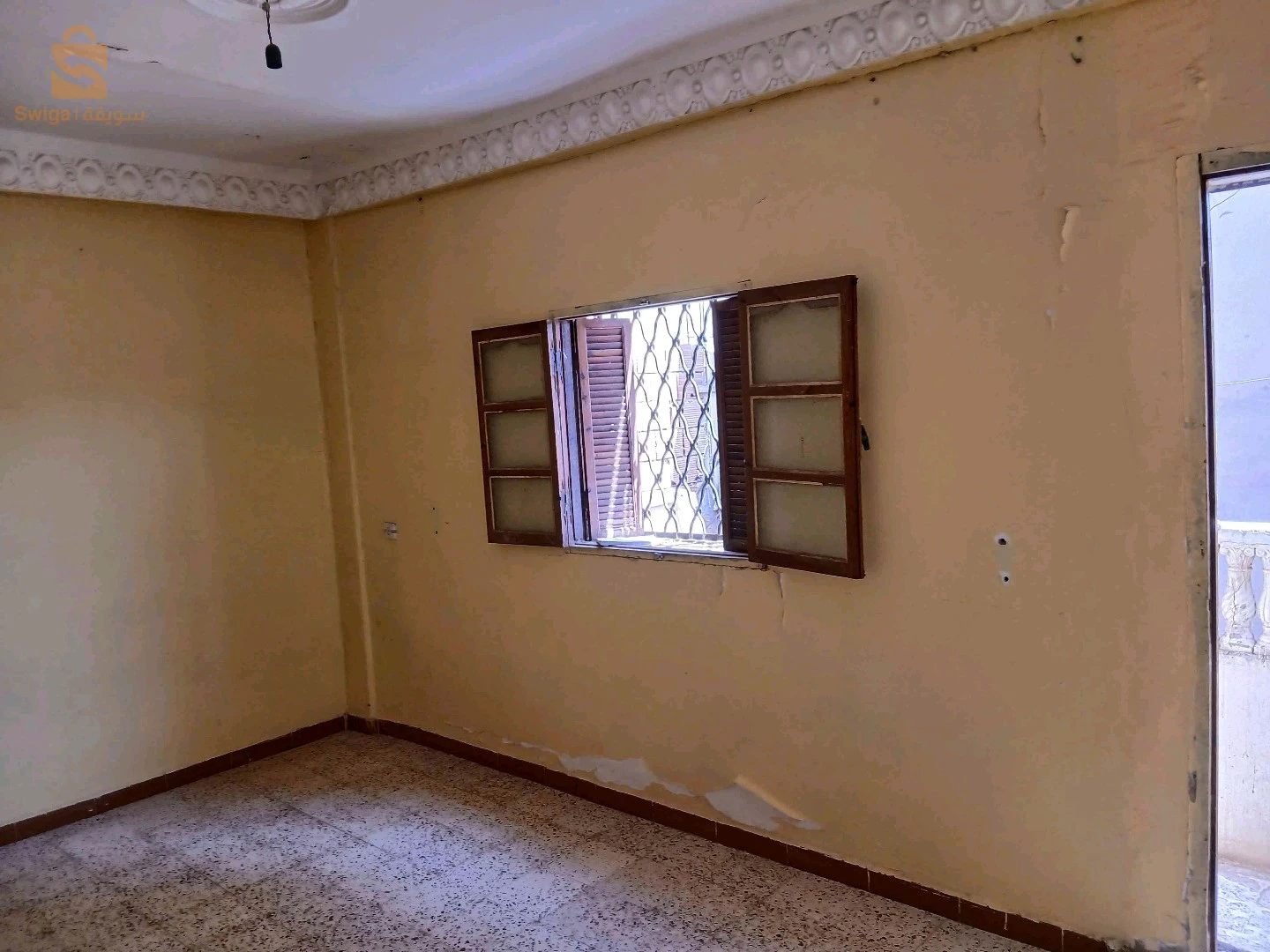 بيع منزل فيه التحت غرفة و مطبخ و حوش صغير فيه الدوش و المرحاض و الطابق الفوق كاين غرفتين