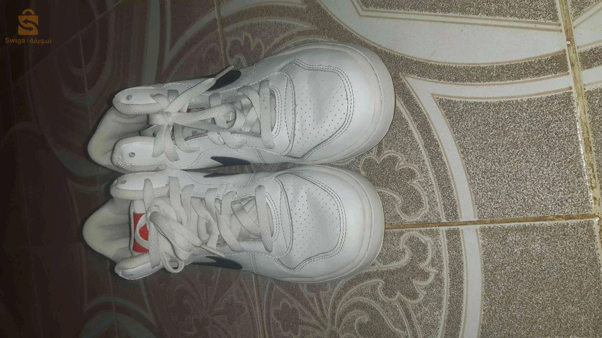 chaussures NIKE blanches