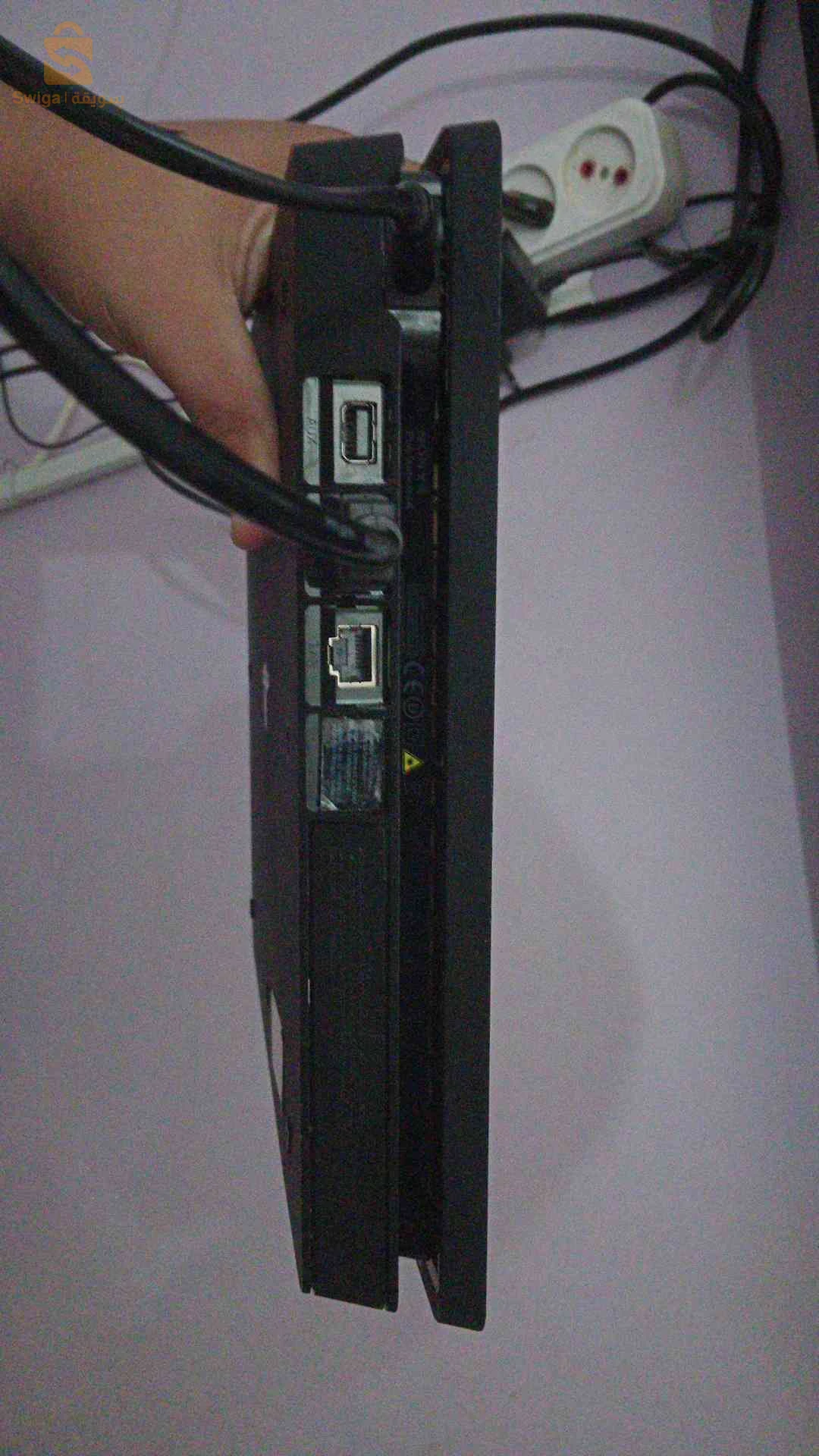 بيع جهاز PS4 Slim flachée