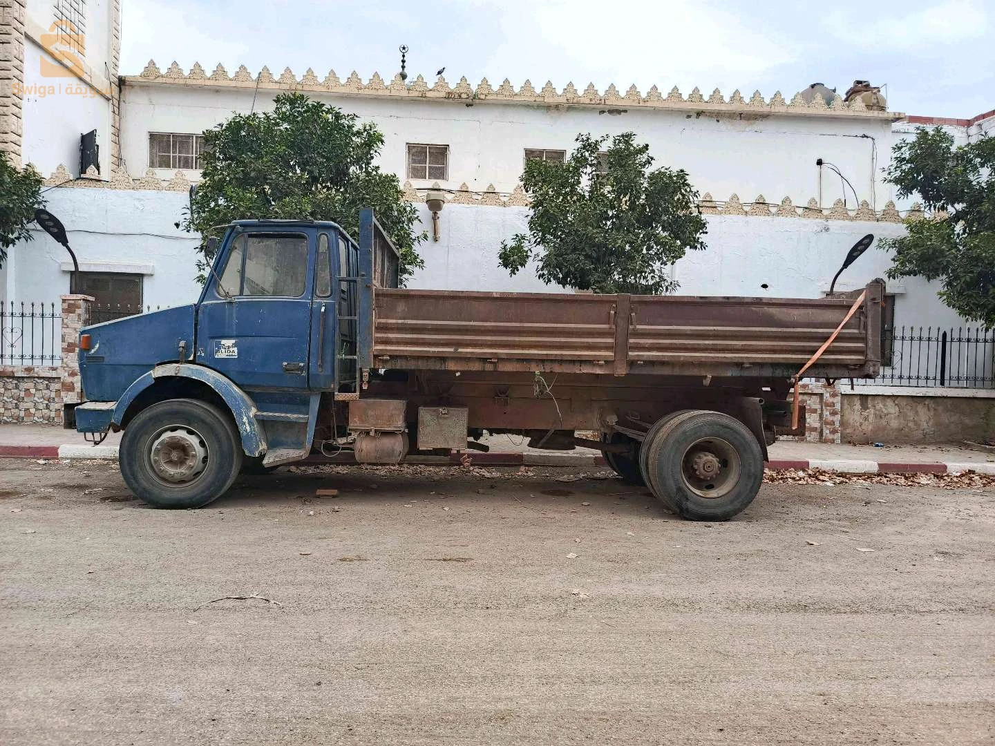 شاحنة للبيع
