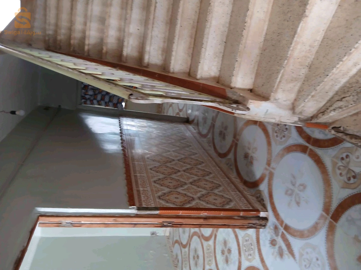 بيع منزل فيه التحت غرفة و مطبخ و حوش صغير فيه الدوش و المرحاض و الطابق الفوق كاين غرفتين