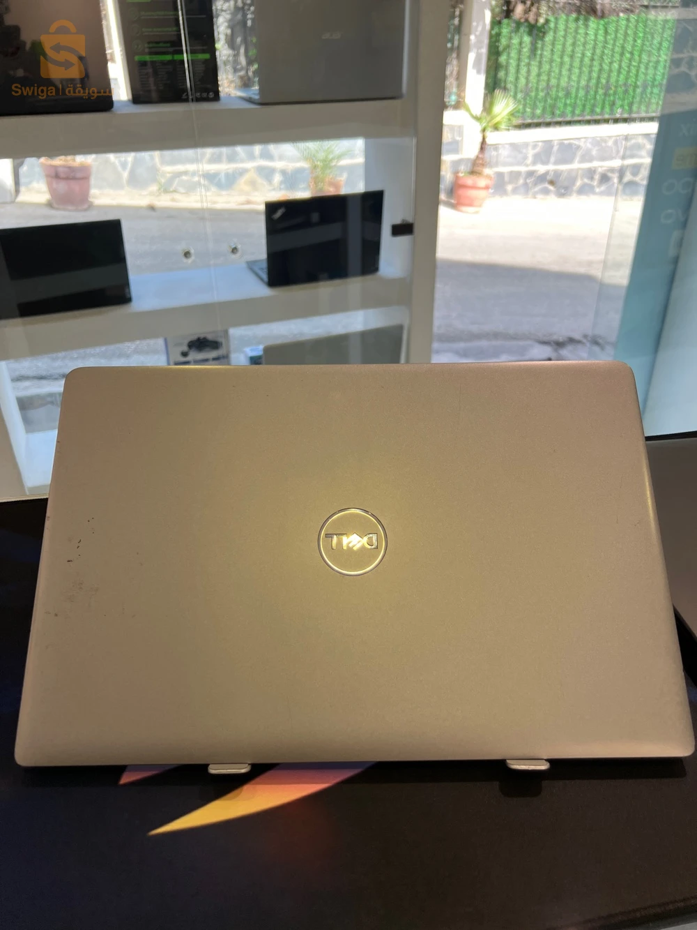 dell 5550 
ultra 5 
125 u 
8 ram ddr5 
512 ssd 
15,6 pouces