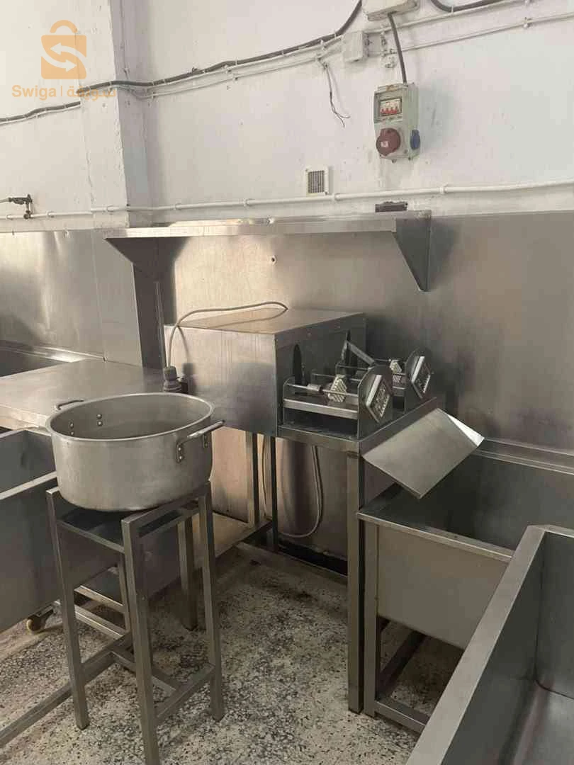 ورشة تقشير البطاطا كاملة