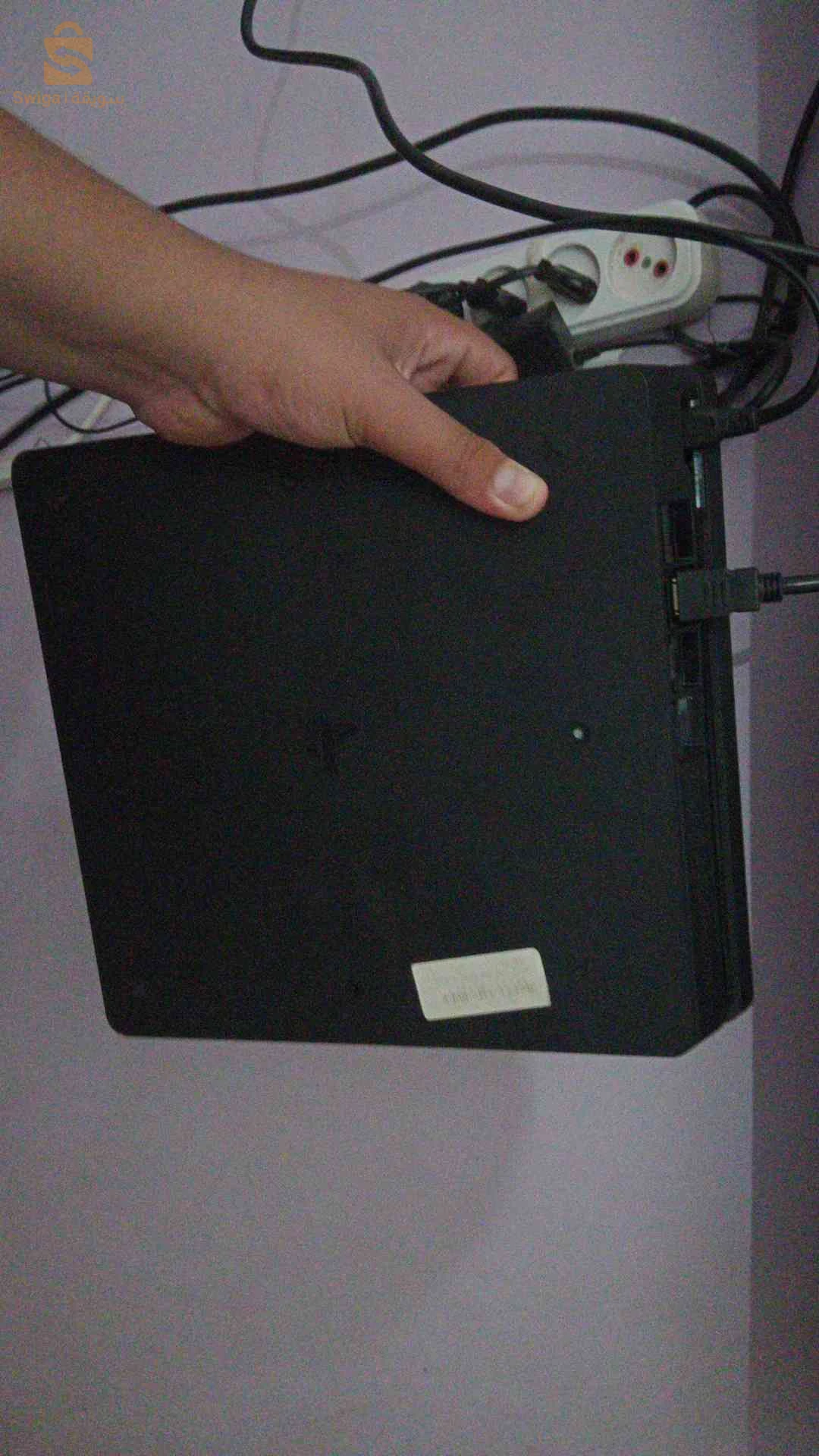 بيع جهاز PS4 Slim flachée