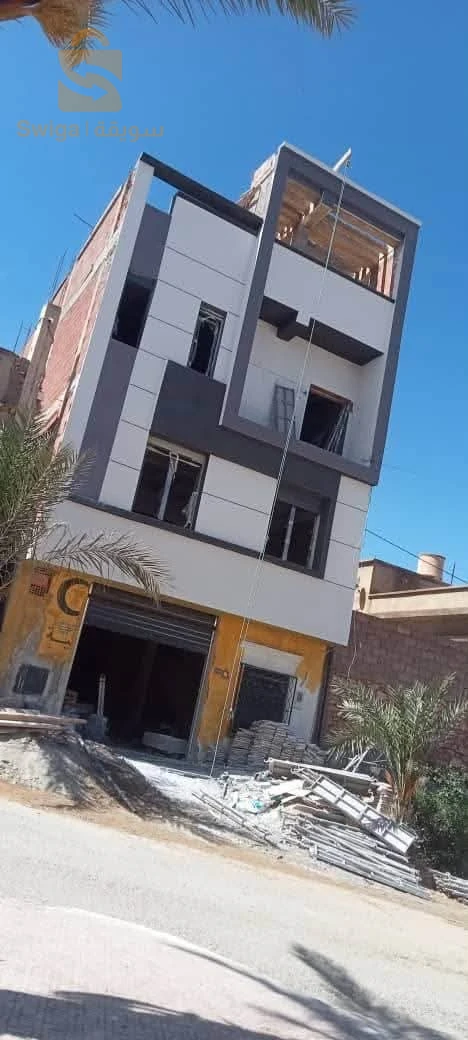 عامل محترف في تزييين الواجهات مونوكوش