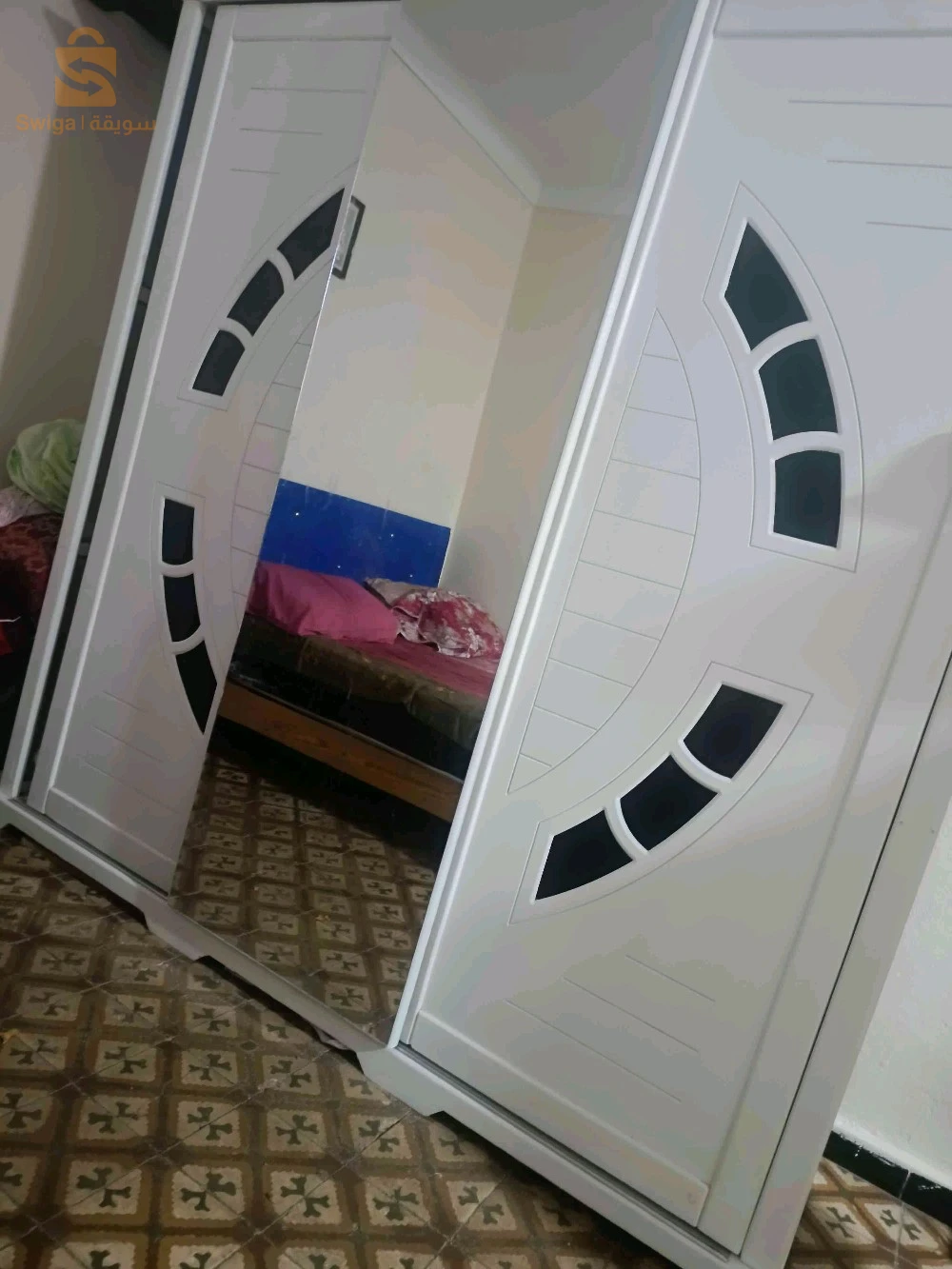 شمبرة بيضاء المهتم يبعث