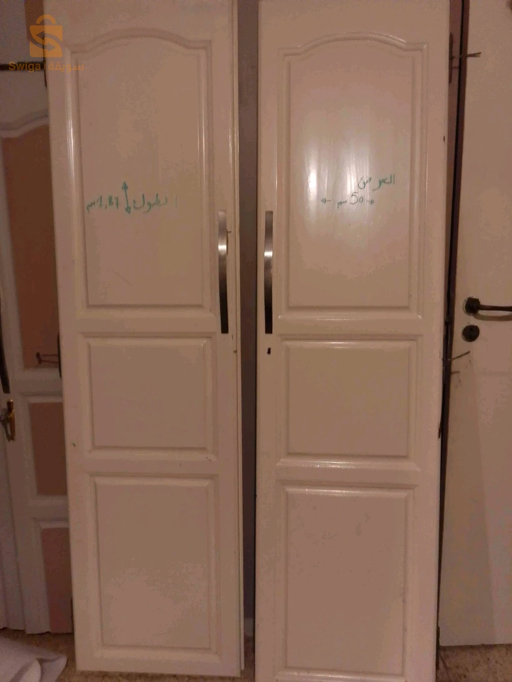ابواب بلاكار خشب أحمر