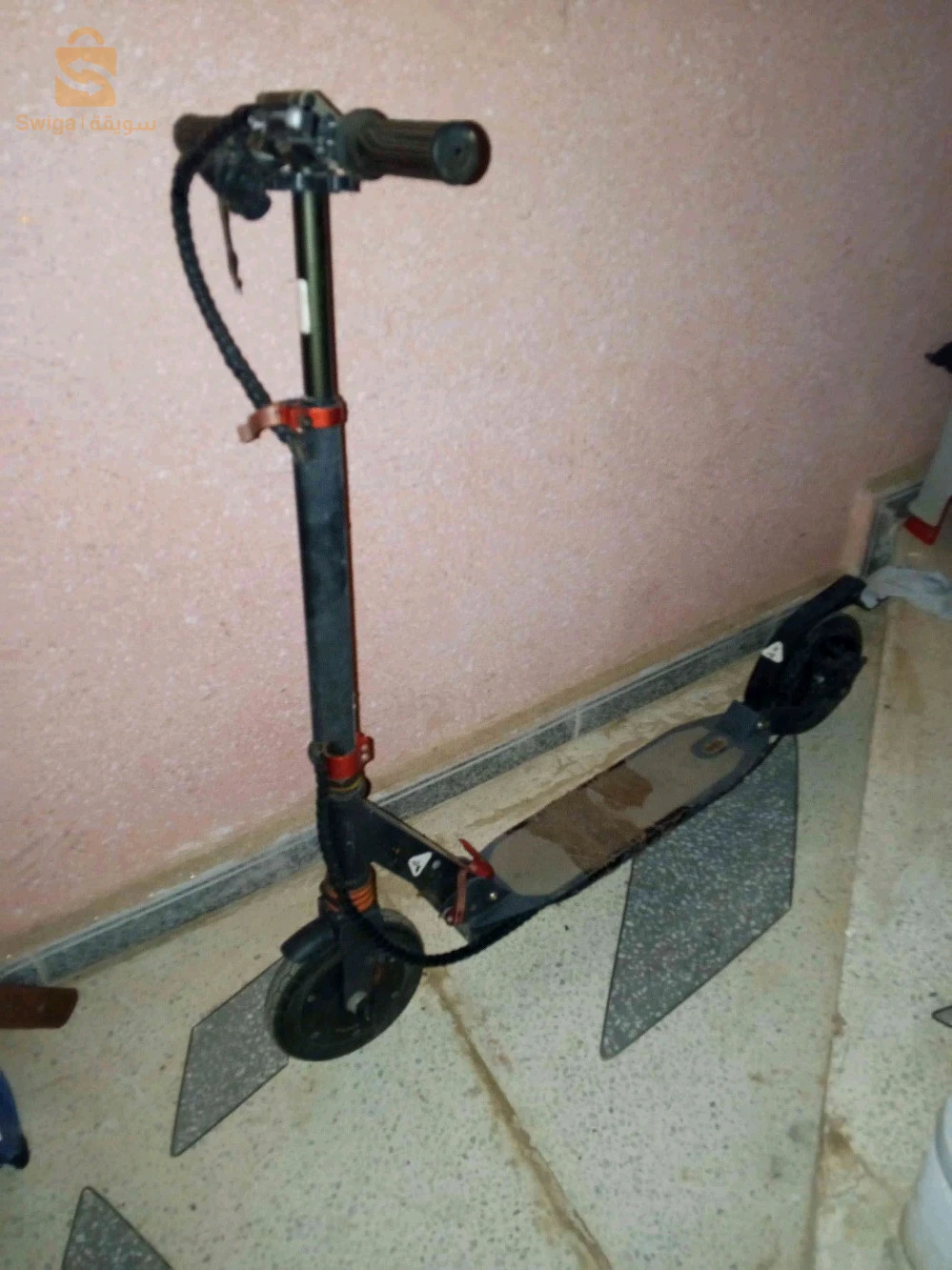 Trotinette électrique sans batterie et chargeur à vendre 
طروتينات كهربائية بدون بطارية و شاحن للبيع