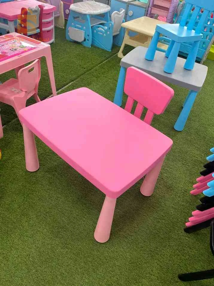 Bureaux plus chaises