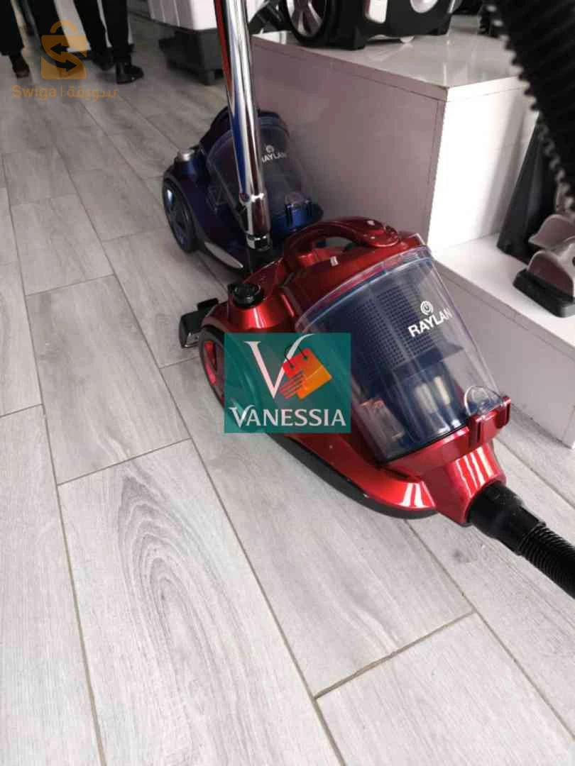Aspirateur 1600W Marque Raylan Couleur Rouge
