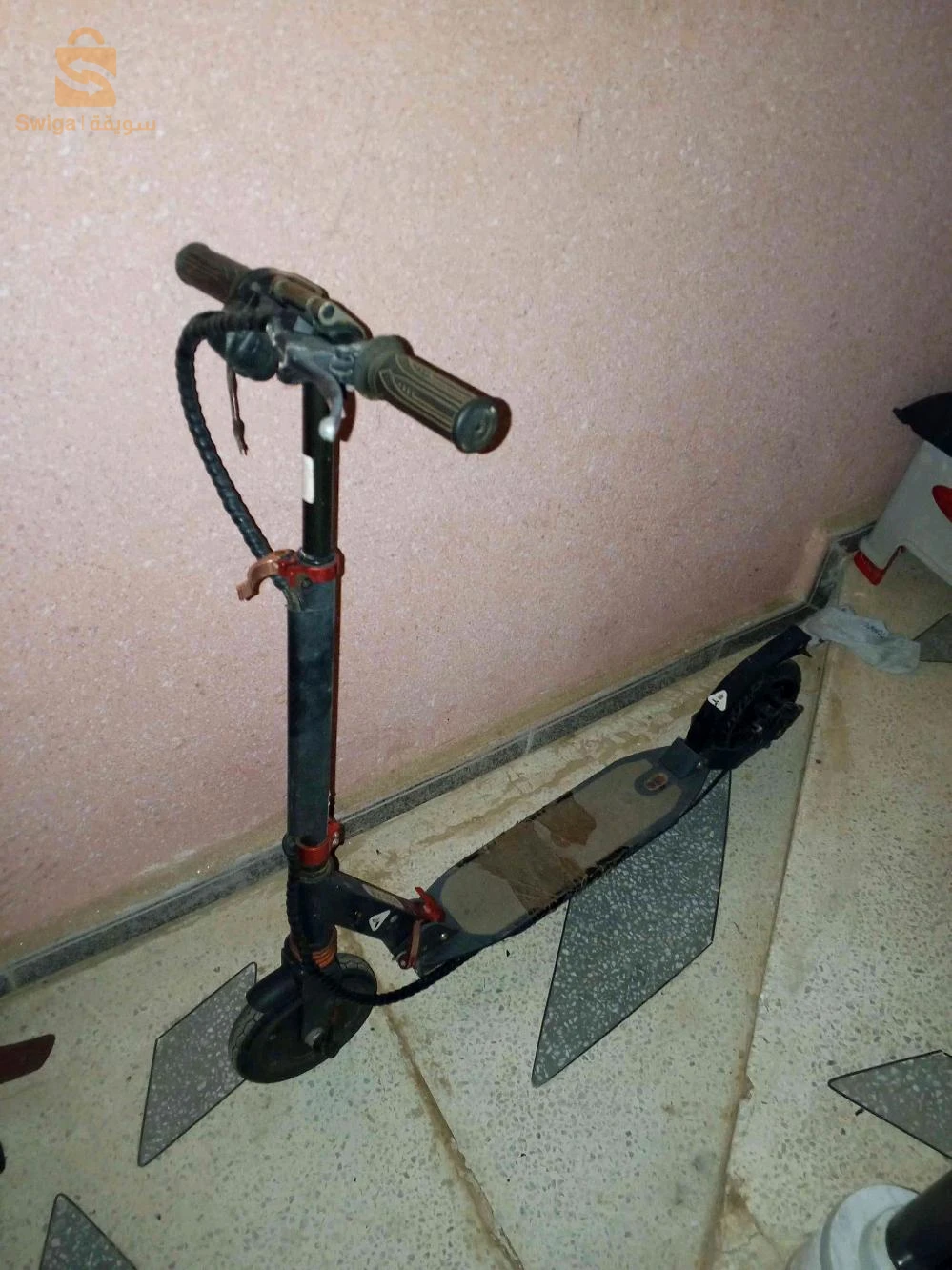 Trotinette électrique sans batterie et chargeur à vendre 
طروتينات كهربائية بدون بطارية و شاحن للبيع