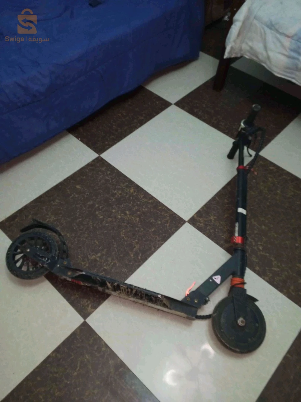 Trotinette électrique sans batterie et chargeur à vendre 
طروتينات كهربائية بدون بطارية و شاحن للبيع