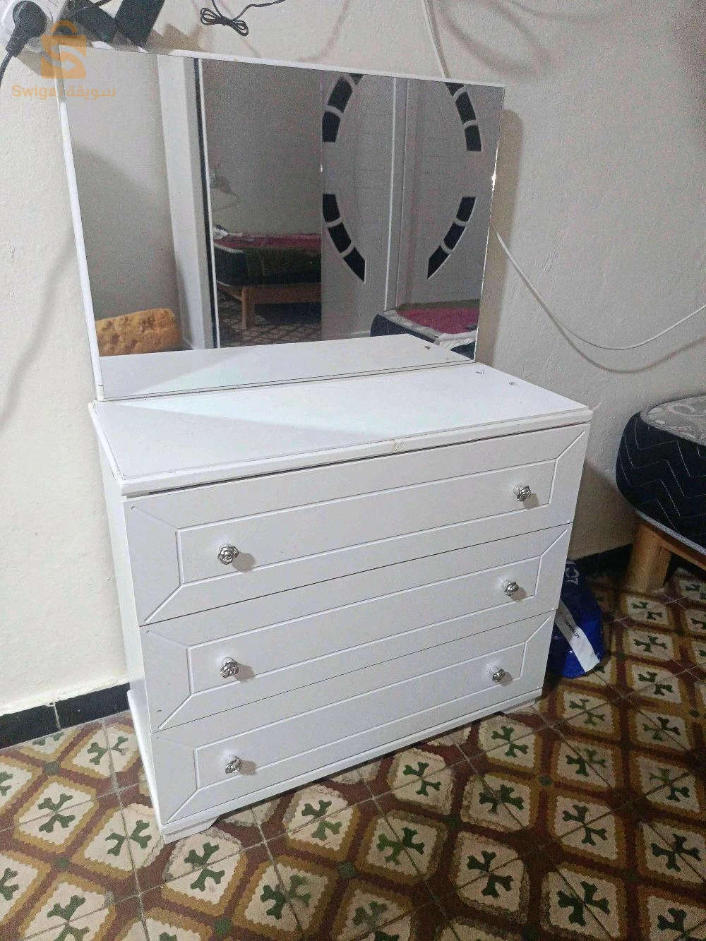شمبرة بيضاء المهتم يبعث