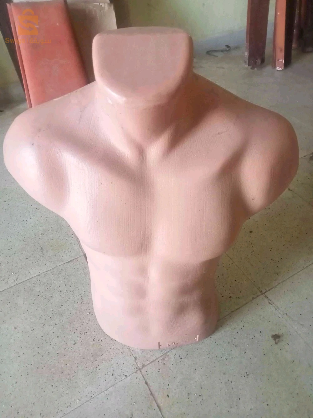حاملة البسة صغار وكباار
