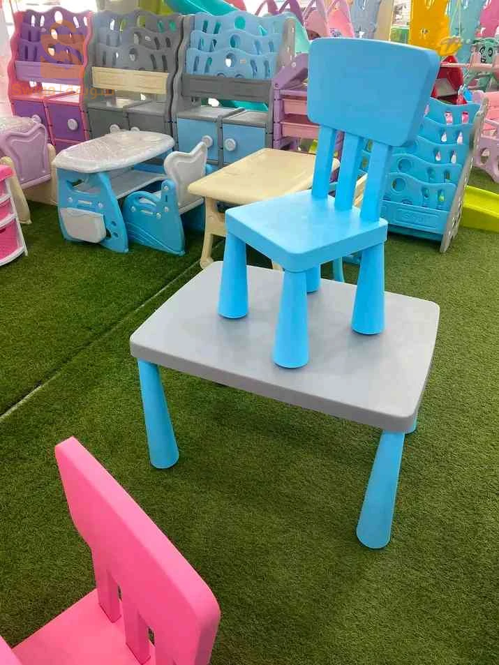 Bureaux plus chaises