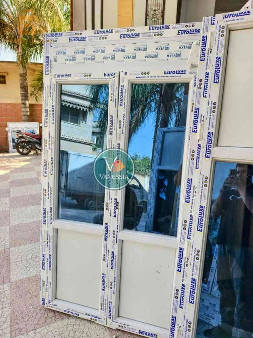 Porte balcon avec rideau plat en pvc verre stop sol fumé
Profil ⭐Euro luxe ⭐ ⭐