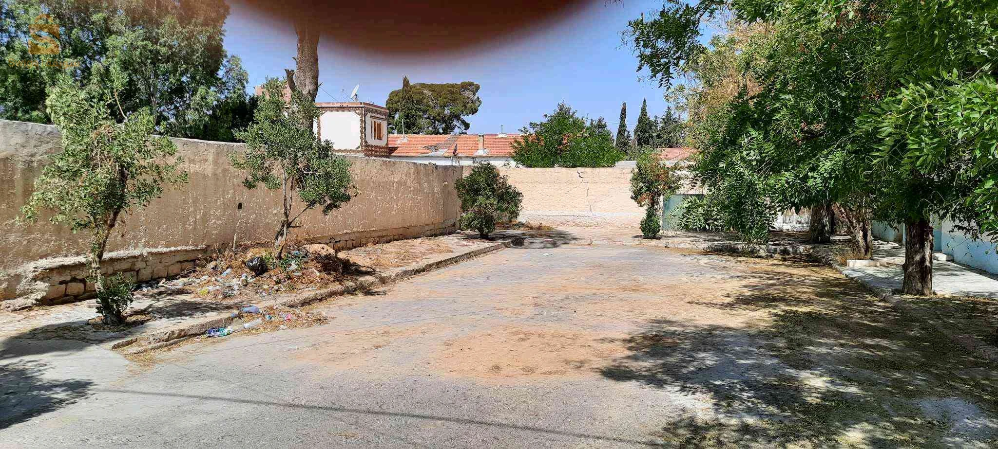 فيلا ل بيع في مسكينة فيل عرض جميل جدا مساحة الارض فيها 656و دار فيها 400متر معا عقد ا
الملكيه فرصه رائعه للاستثمار او للعيش رقم الهاتف 0558408594_0656837254