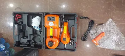Cric électrique+ clé a choc + compresseur d'air pour tout types de véhicules.