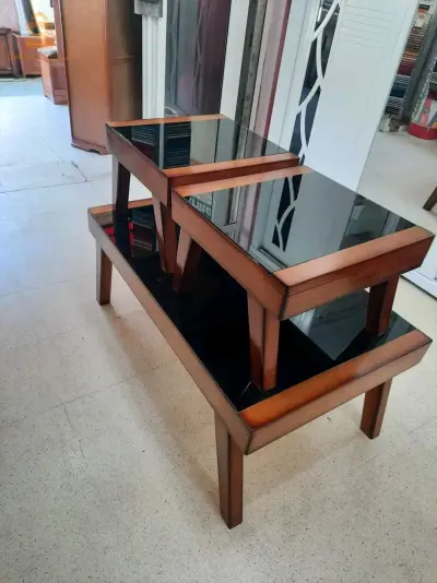 طاولات منخفضة
