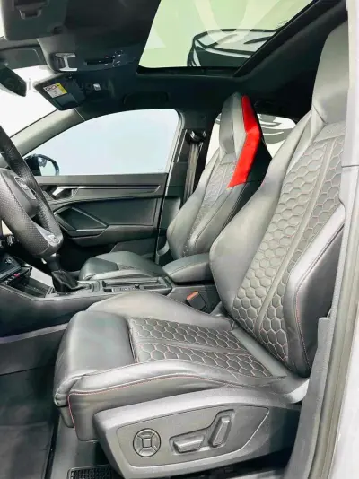 AUDI          RS   Q3