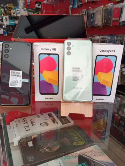 Samsung_M13