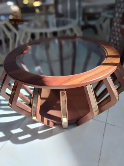 طاولة منخفضة