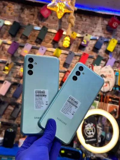 SAMSUNG  M13