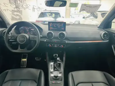 AUDI        Q 2