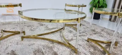 طاولة منخفضة