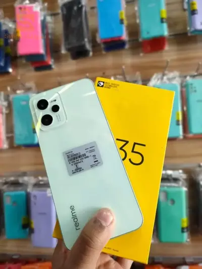 Realme C35