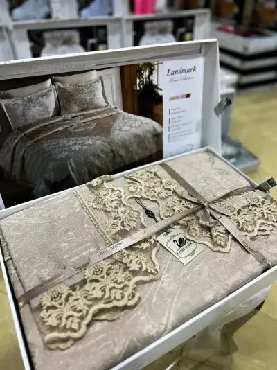 Couvre lit +drap + 2 couvre oreiller